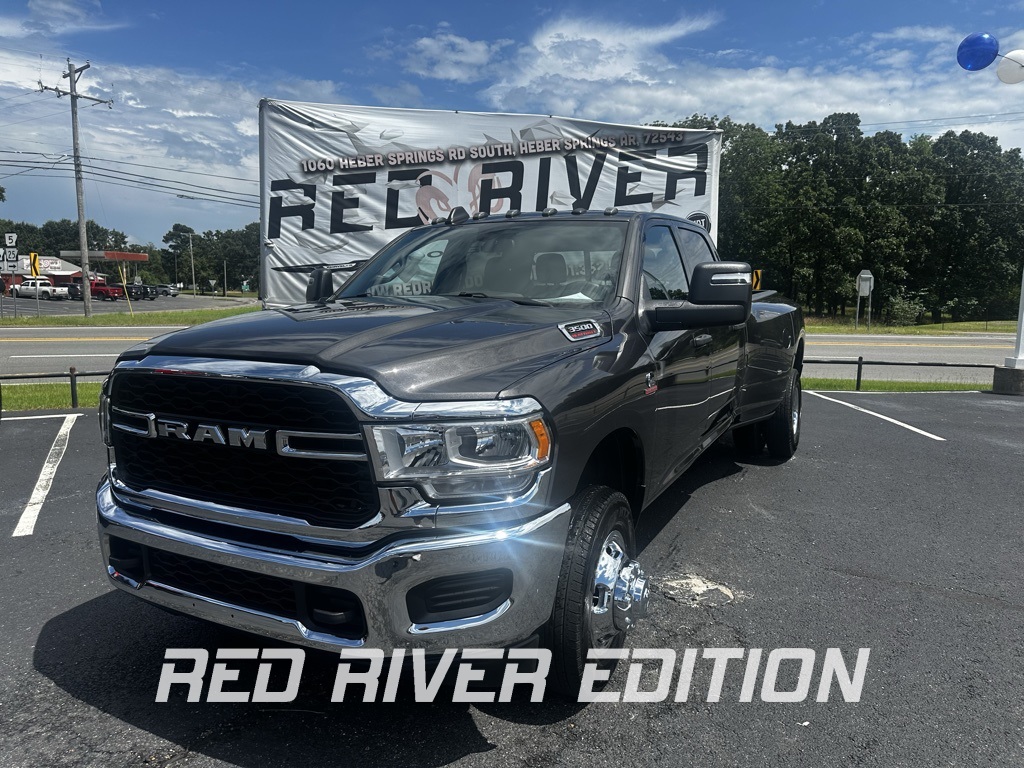 2024 Granite Crystal Metallic Clearcoat Ram 3500 Tradesman Truck