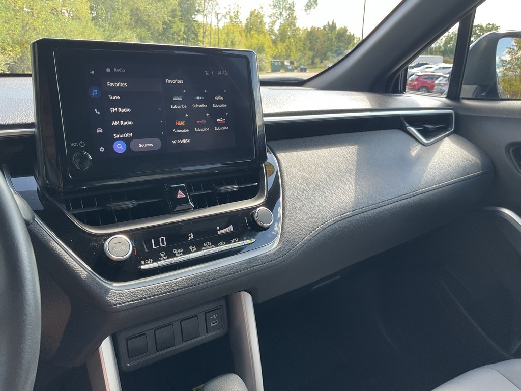 2023 Toyota Corolla Hybrid SE photo 11