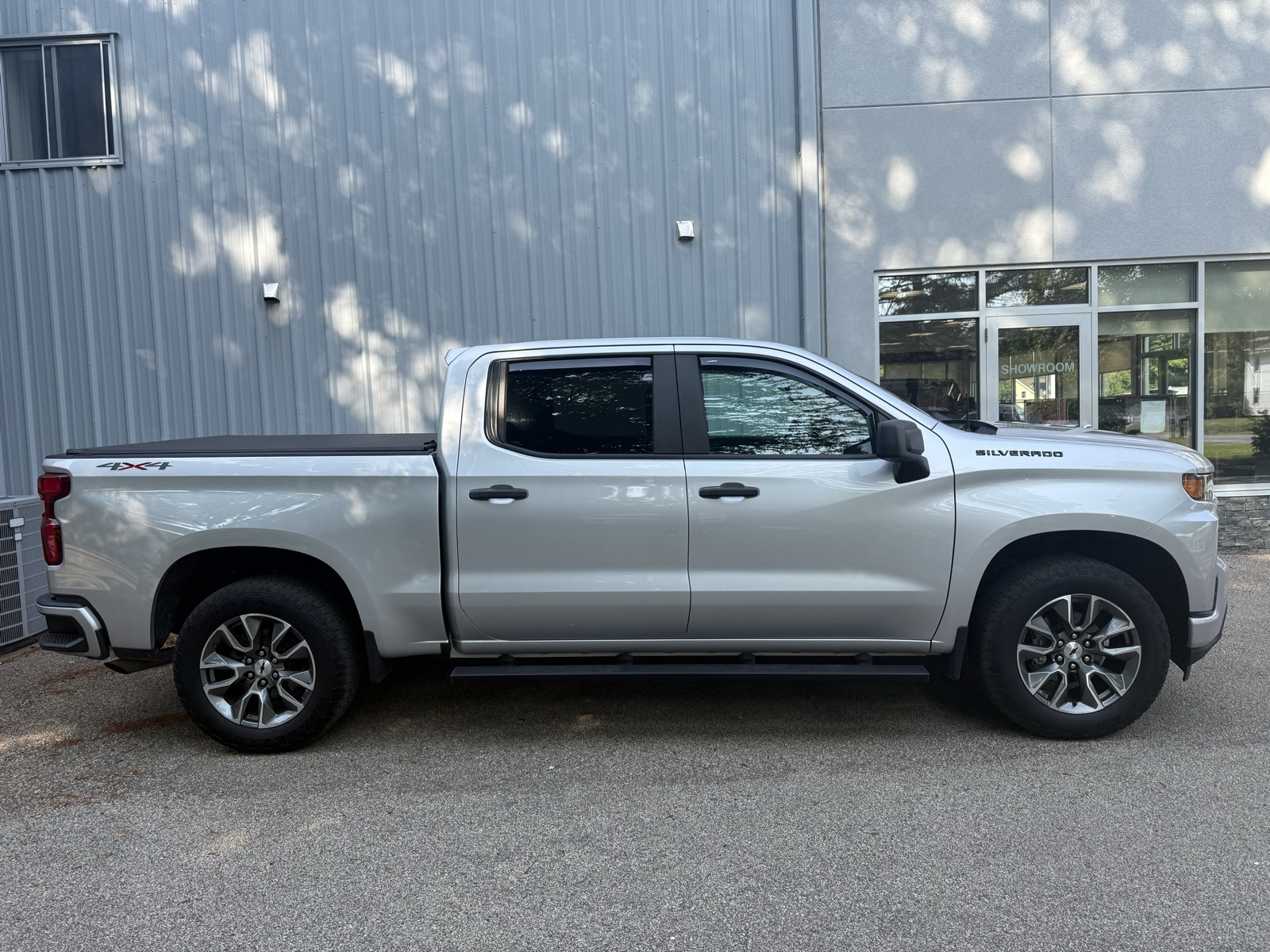 2020 Silver Ice Metallic Chevrolet Silverado 1500 Custom 4X4 Truck