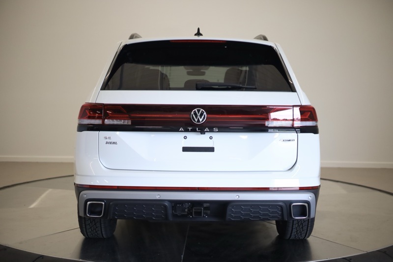 2025 Volkswagen Atlas Peak Edition SE photo 3