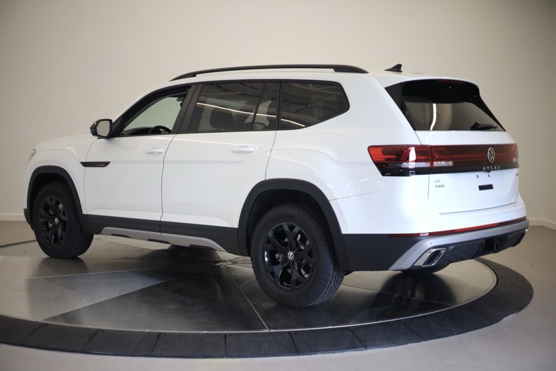 2025 Volkswagen Atlas Peak Edition SE photo 4