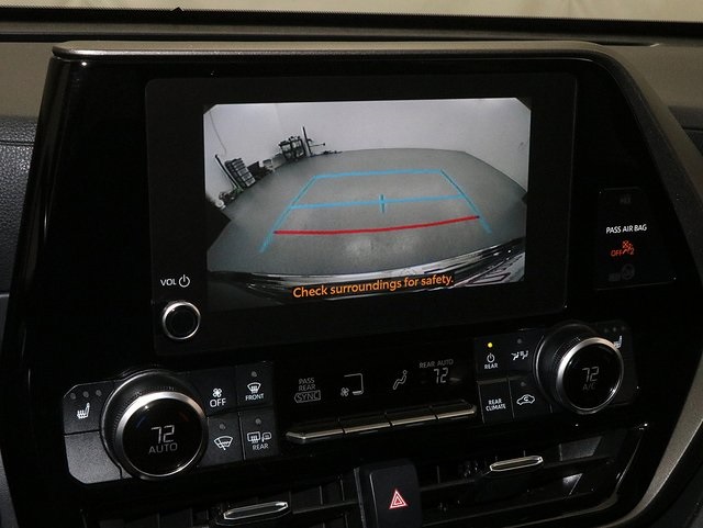 2023 Toyota Highlander XLE photo 13
