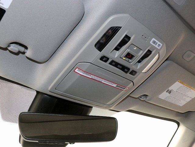 2023 Toyota Highlander XLE photo 16