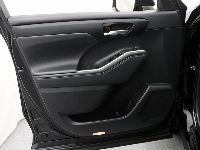 2023 Toyota Highlander XLE photo 17