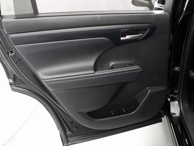 2023 Toyota Highlander XLE photo 19