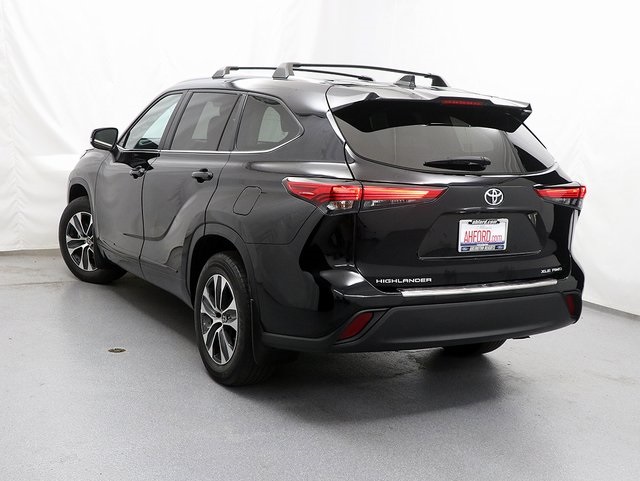 2023 Toyota Highlander XLE photo 3