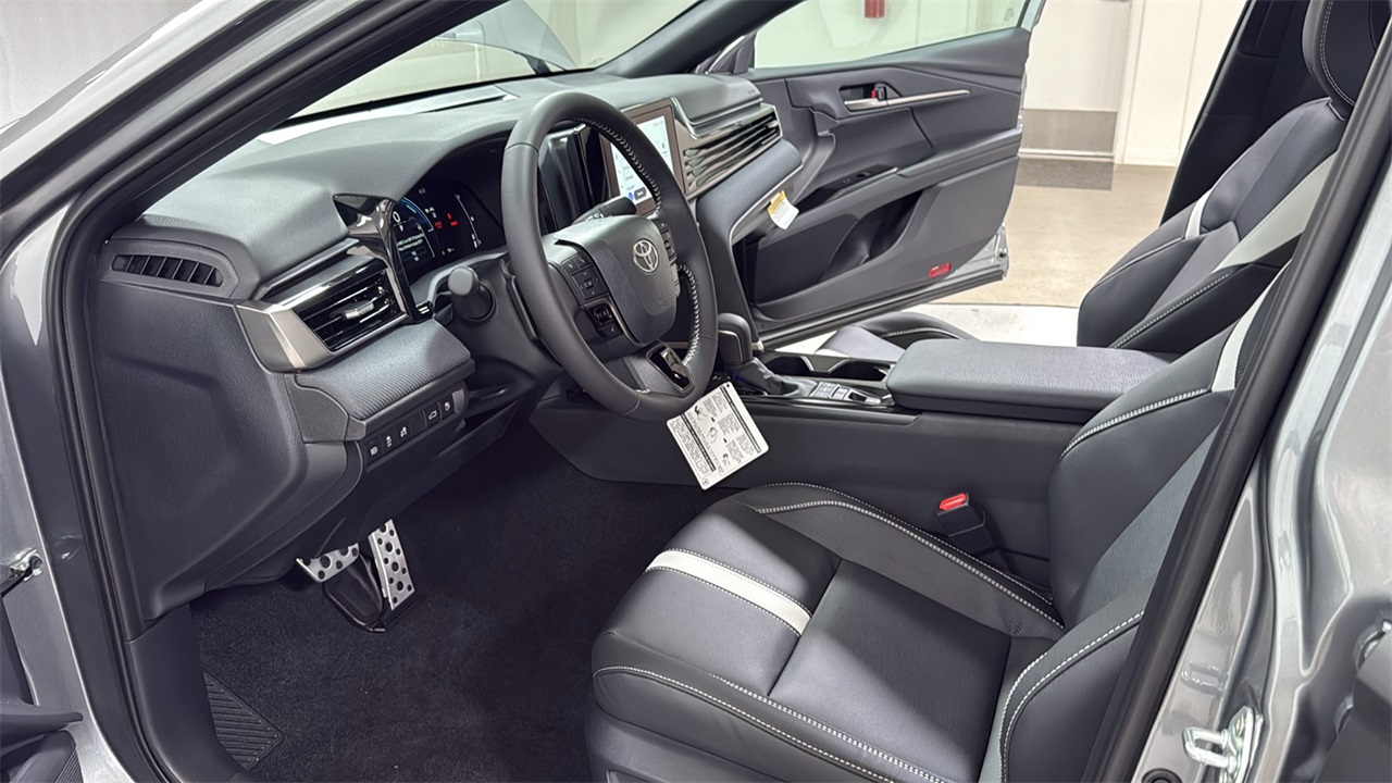2026 Toyota Camry SE photo 11