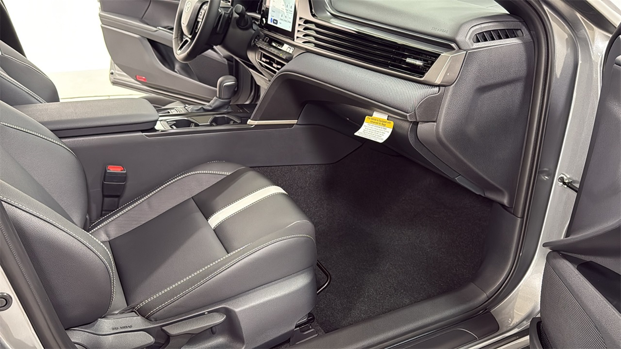 2026 Toyota Camry SE photo 17