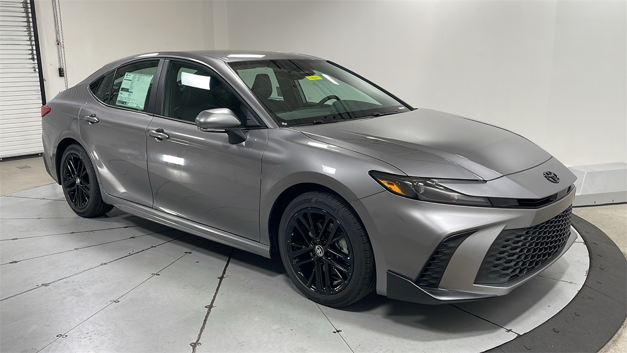 2026 Toyota Camry SE photo 3