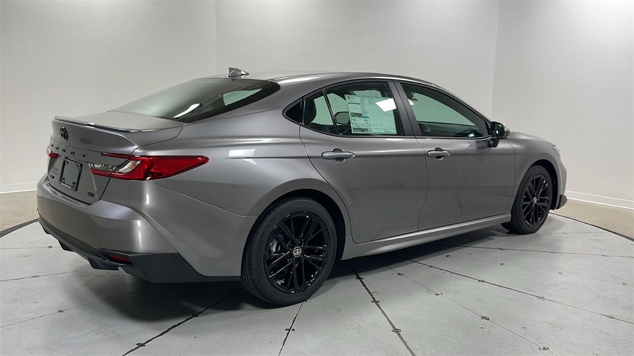2026 Toyota Camry SE photo 5