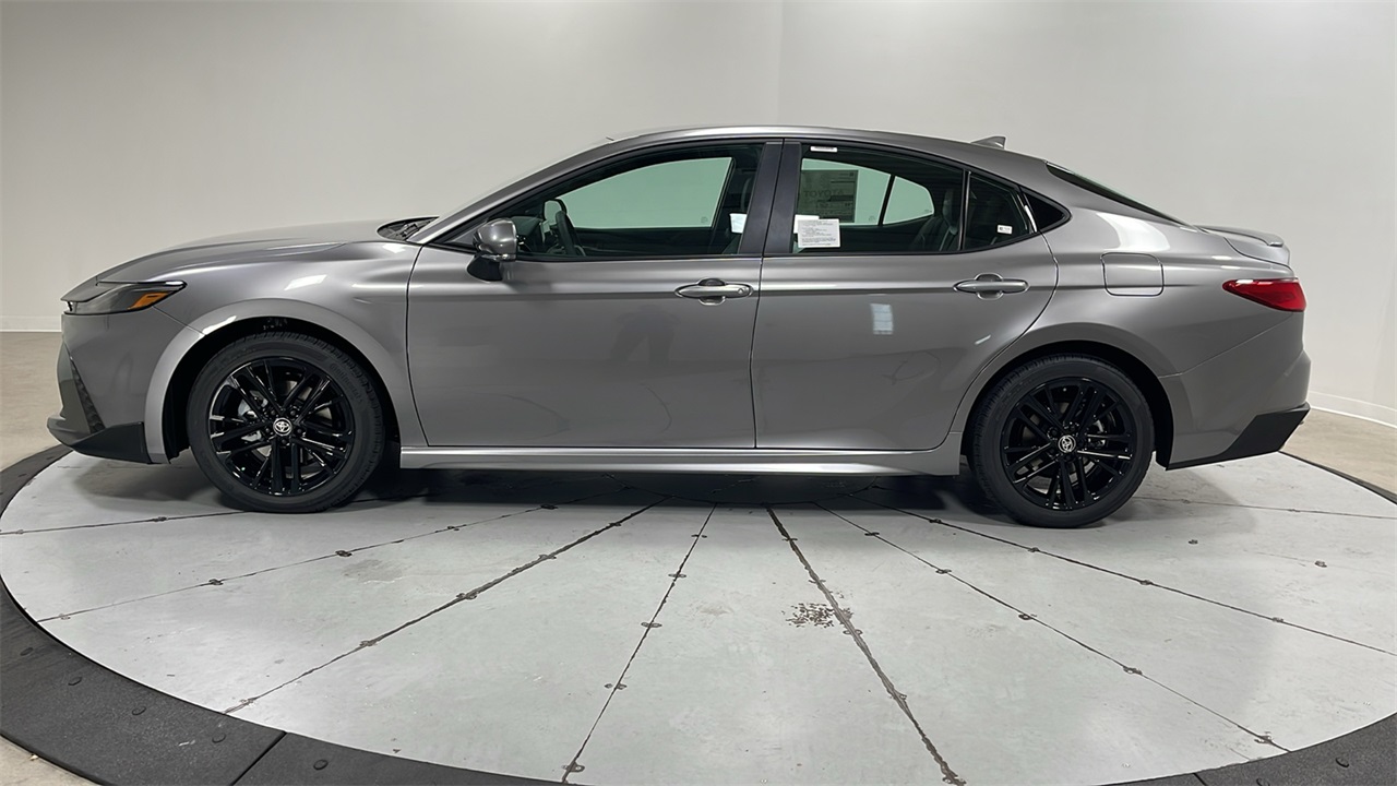 2026 Toyota Camry SE photo 8