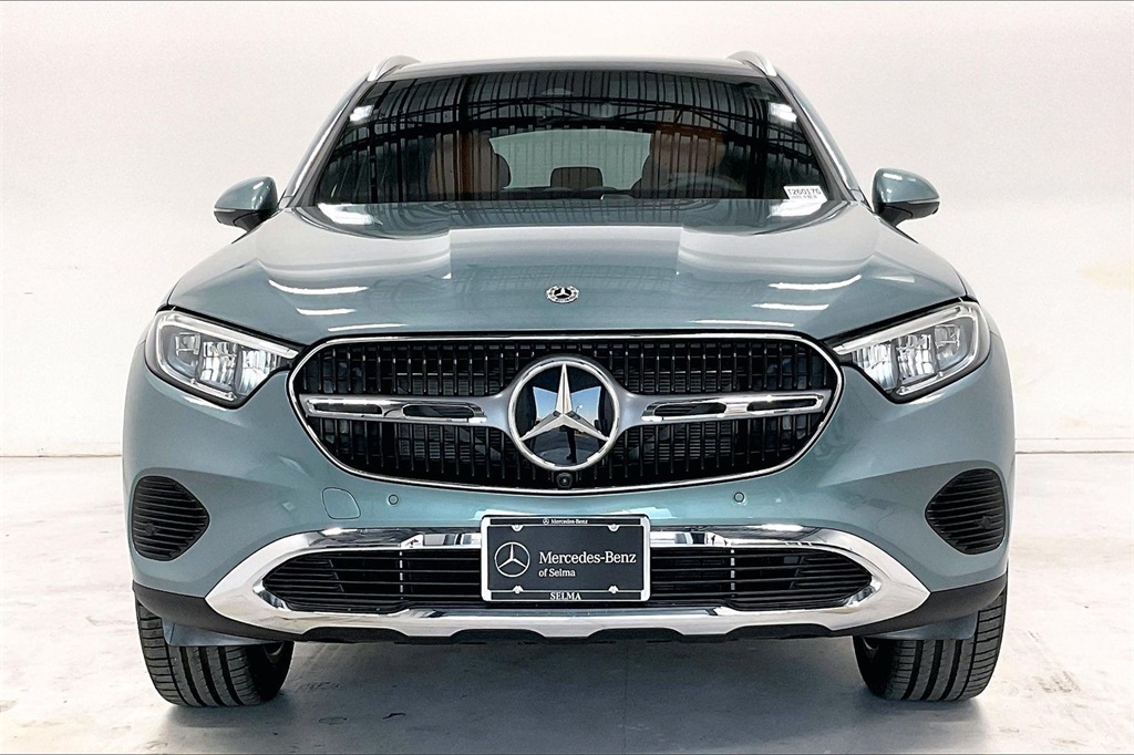 2026 Mercedes Benz GLC 300 photo 2