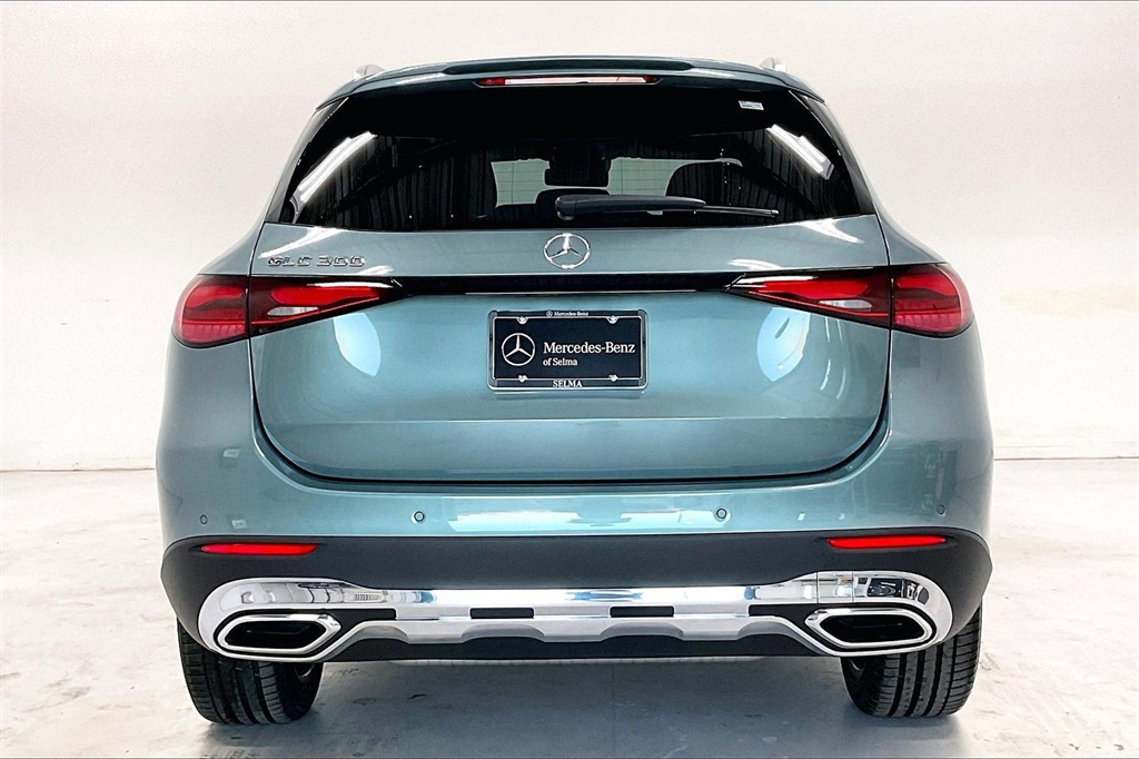 2026 Mercedes Benz GLC 300 photo 3