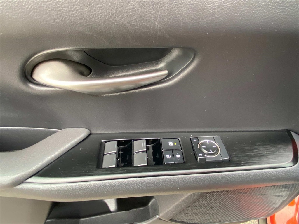 2019 Lexus UX 250h photo 25