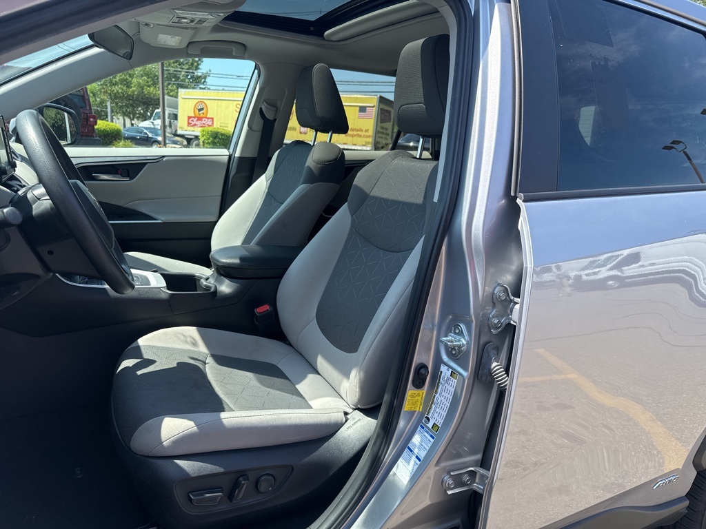 2022 Silver Toyota RAV4 XLE AWD SUV