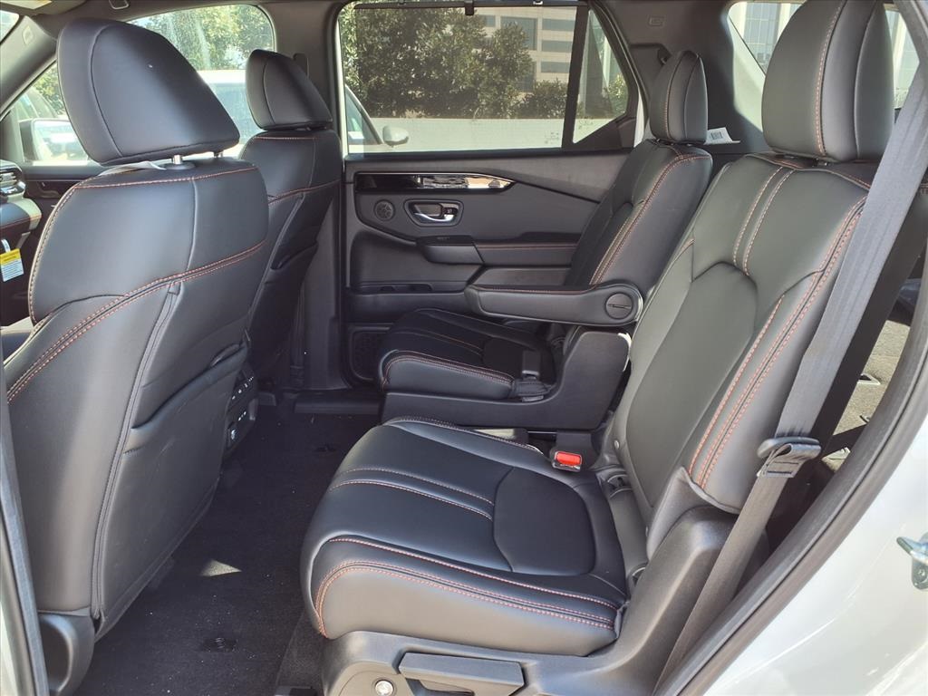 new 2025 Honda Pilot car, priced at $51,305