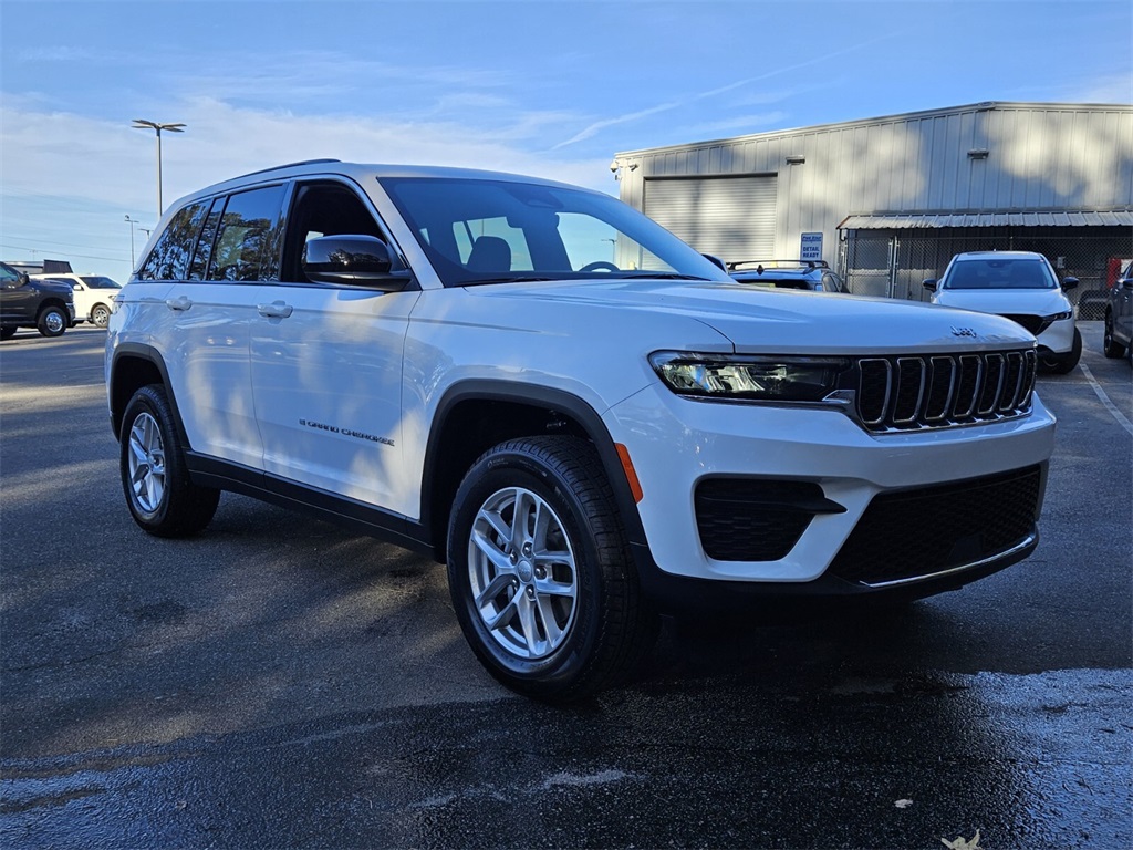 2025 Jeep Grand Cherokee Laredo's photo