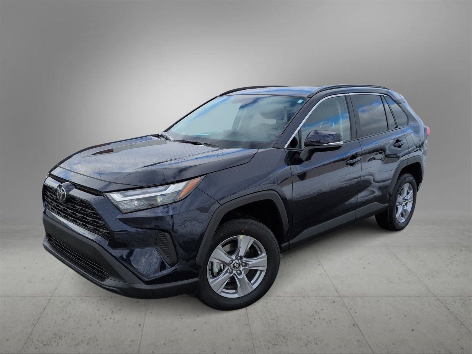 2025 Toyota RAV4 XLE's photo