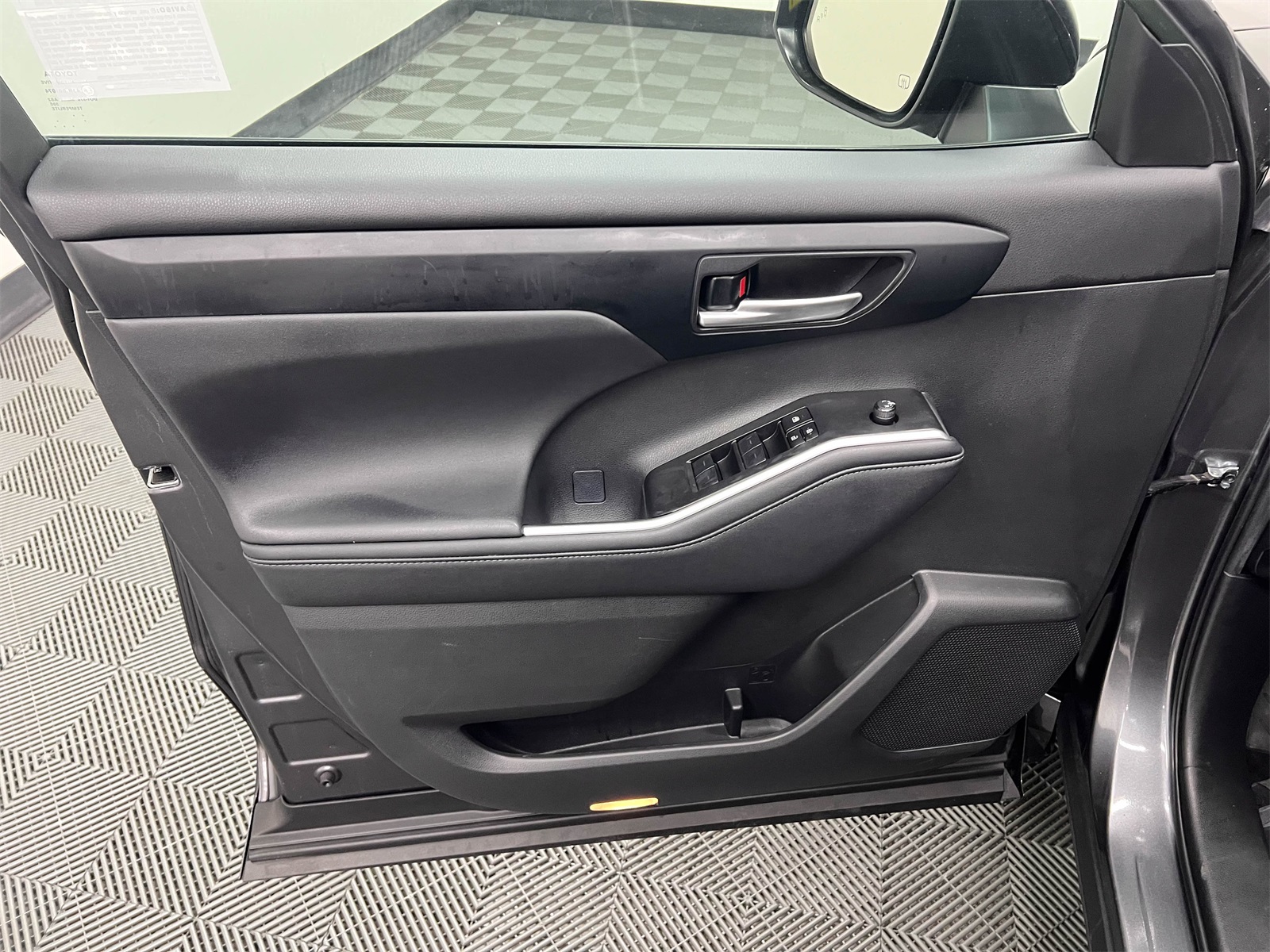 used 2023 Toyota Highlander car, priced at $35,788