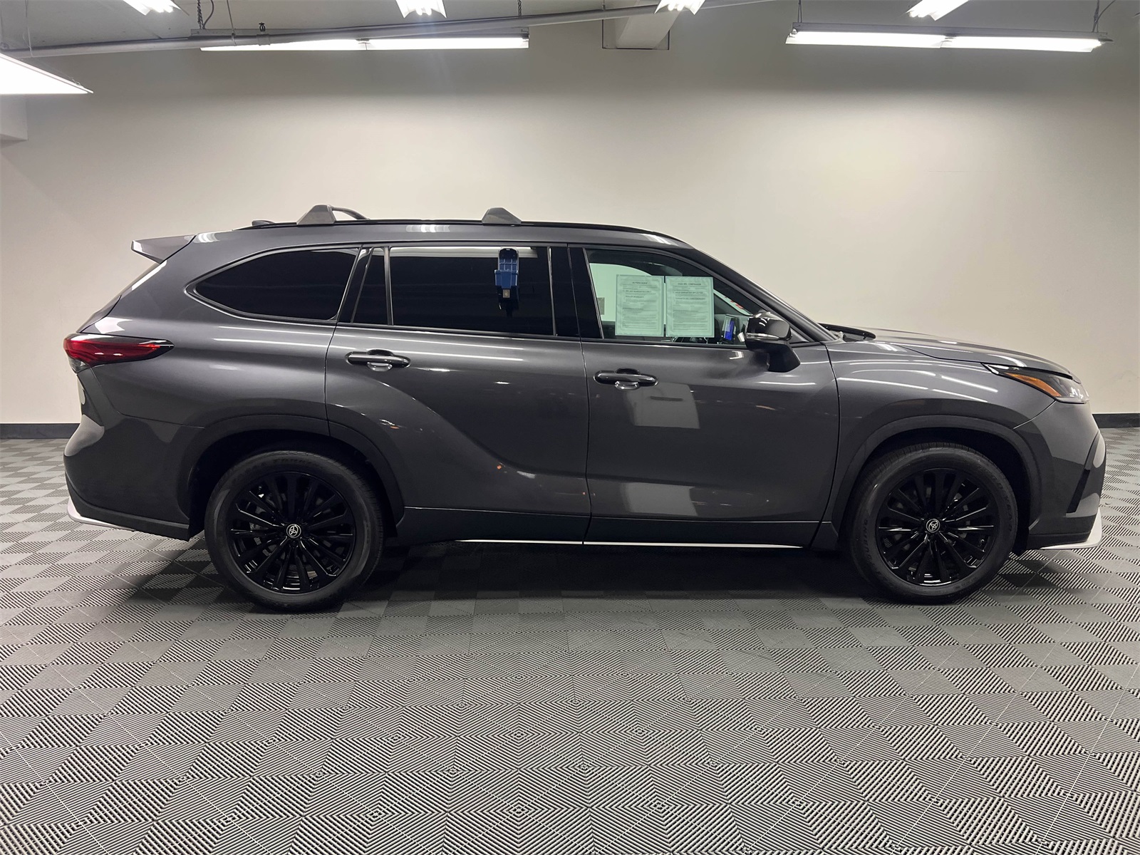 used 2023 Toyota Highlander car, priced at $35,788