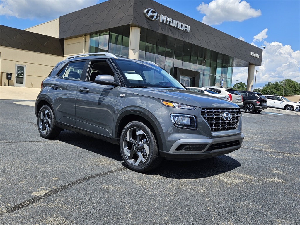 2025 Hyundai Venue SEL's photo