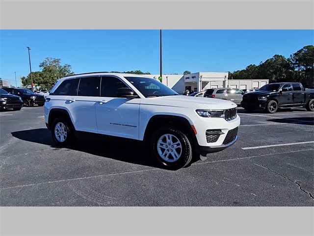 2024 Jeep Grand Cherokee Laredo 4x2