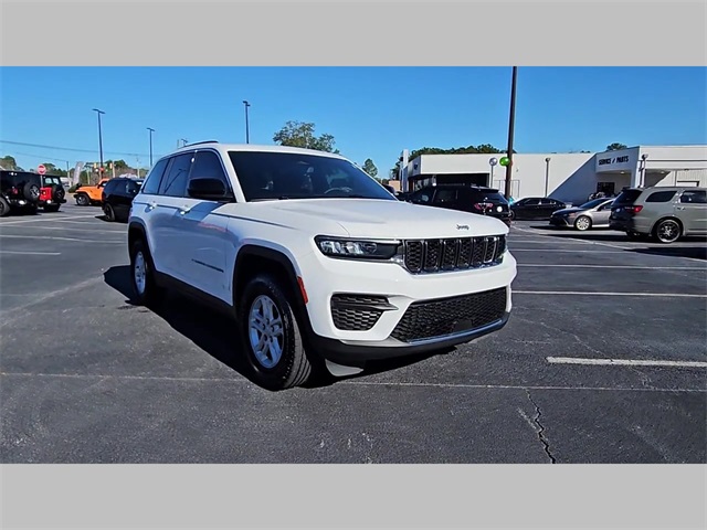 2024 Jeep Grand Cherokee Laredo 4x2