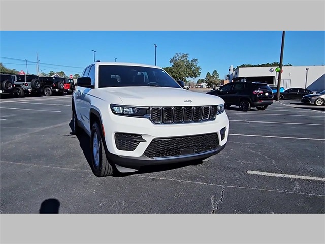 2024 Jeep Grand Cherokee Laredo 4x2