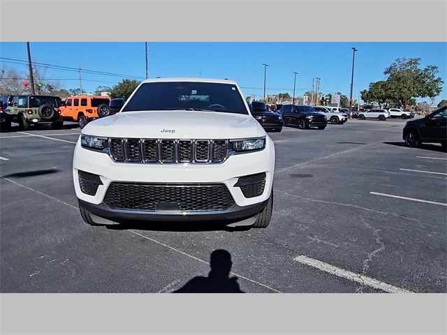2024 Jeep Grand Cherokee Laredo 4x2
