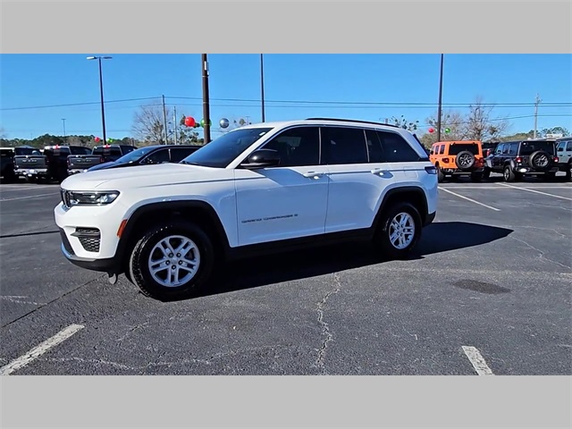 2024 Jeep Grand Cherokee Laredo 4x2
