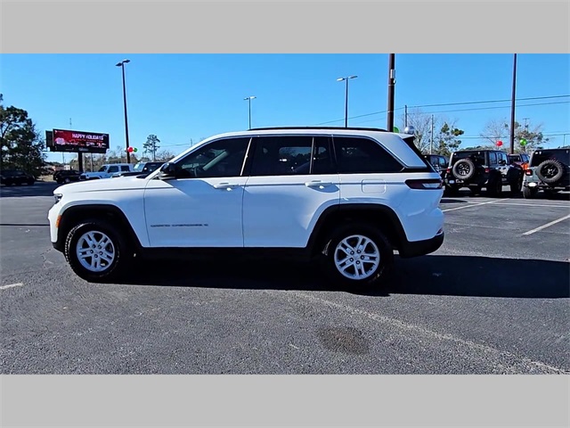 2024 Jeep Grand Cherokee Laredo 4x2