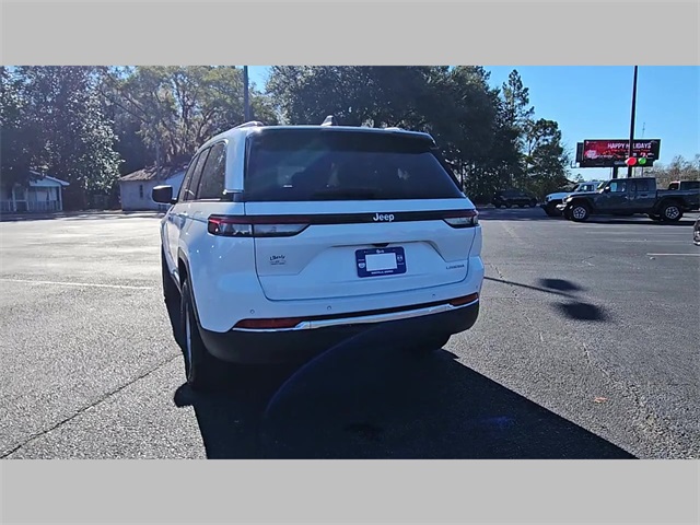 2024 Jeep Grand Cherokee Laredo 4x2