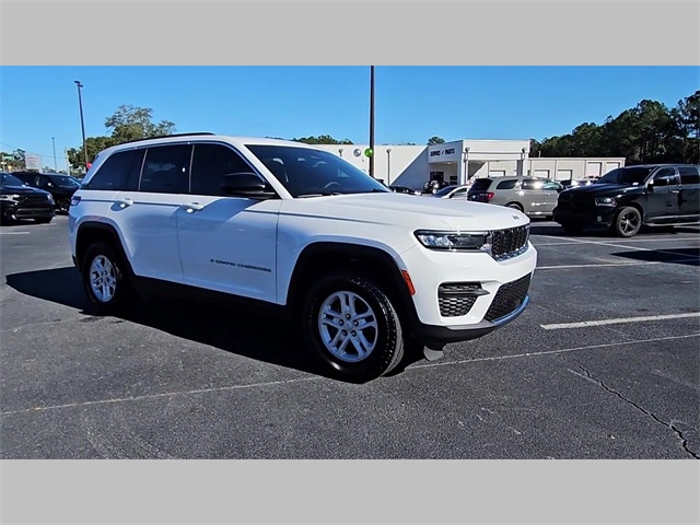 2024 Jeep Grand Cherokee Laredo 4x2