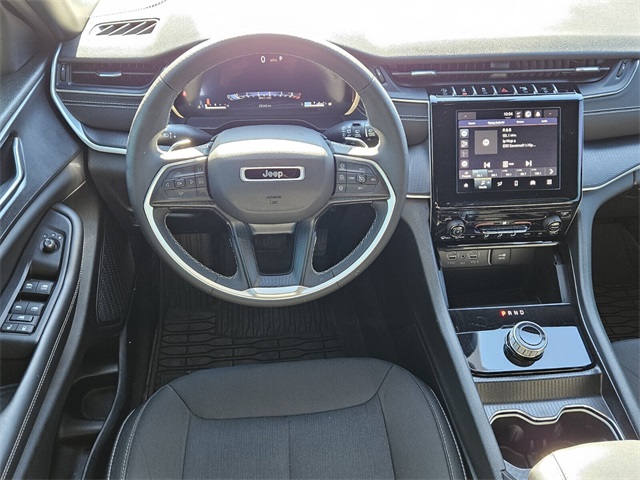 2024 Jeep Grand Cherokee Laredo 4x2