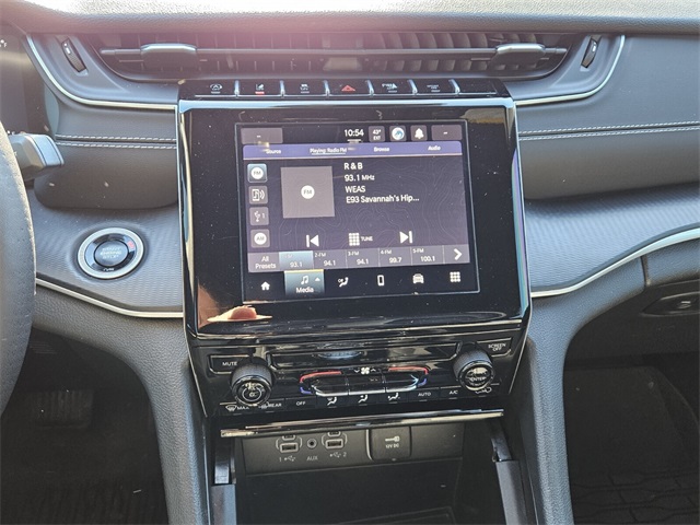 2024 Jeep Grand Cherokee Laredo 4x2