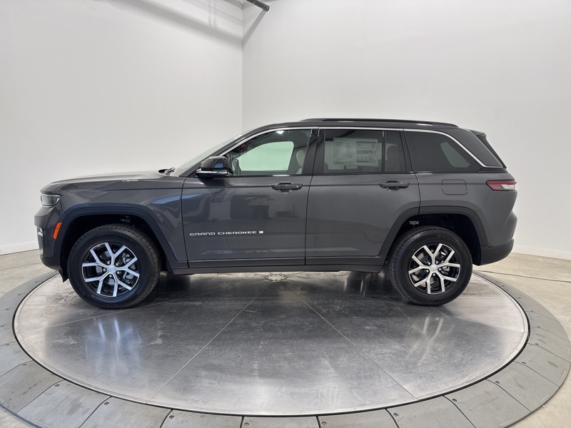2025 Jeep Grand Cherokee Limited photo 2