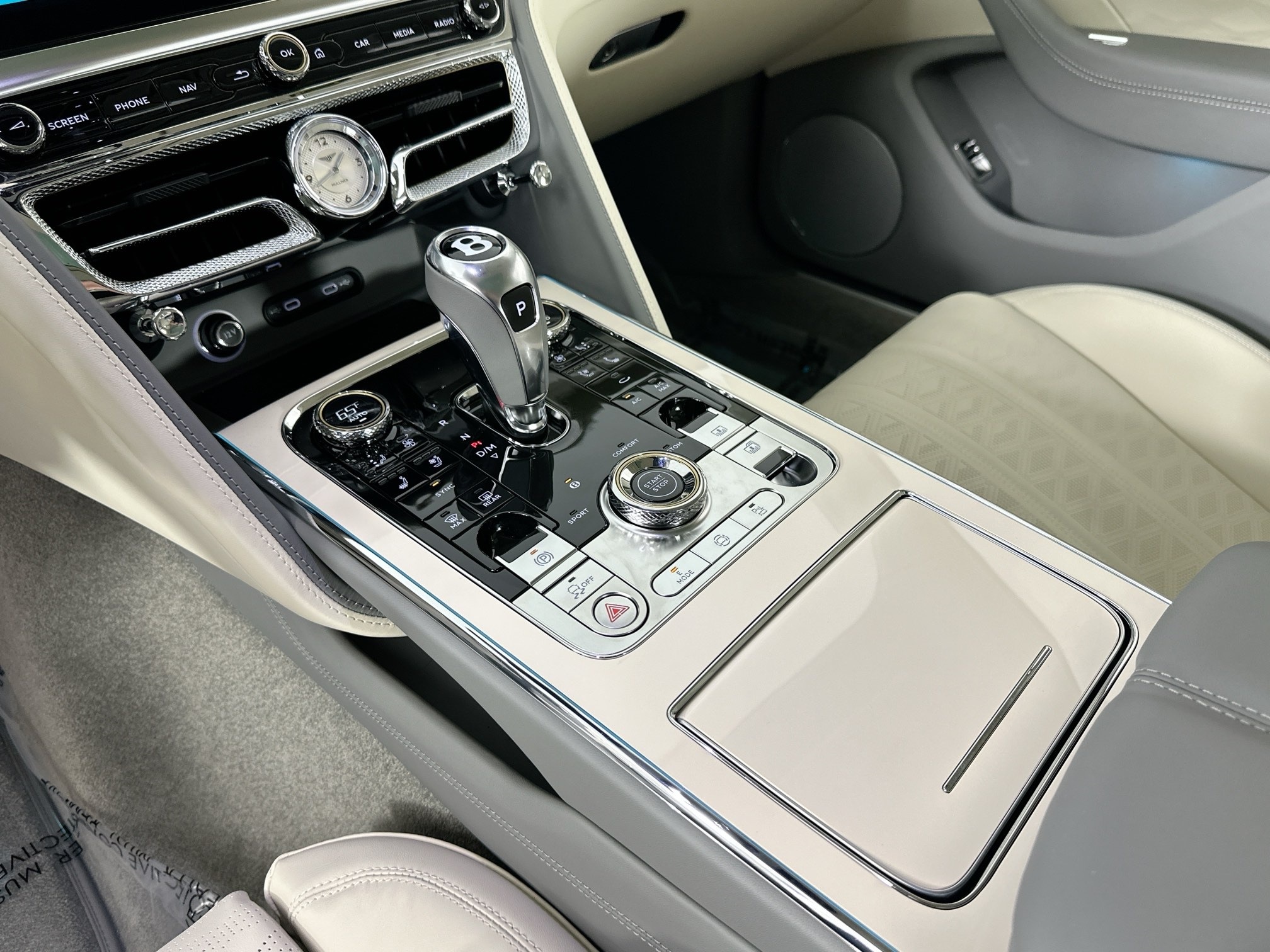 new 2025 Bentley Flying Spur car