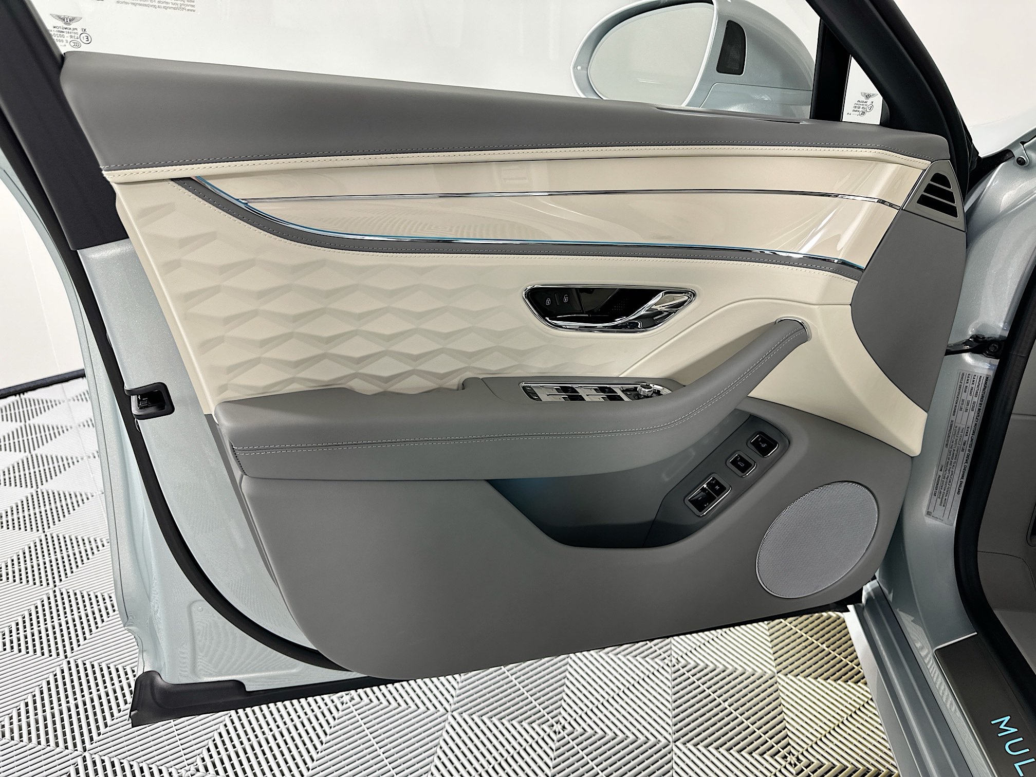 new 2025 Bentley Flying Spur car