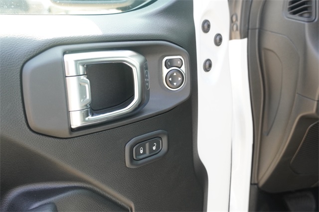 2025 Jeep Wrangler Sport S photo 17