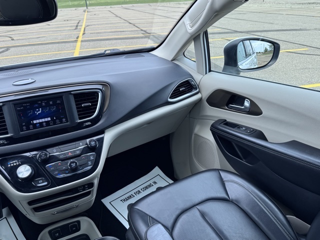 2020 Chrysler Voyager LXi