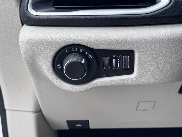 2020 Chrysler Voyager LXi