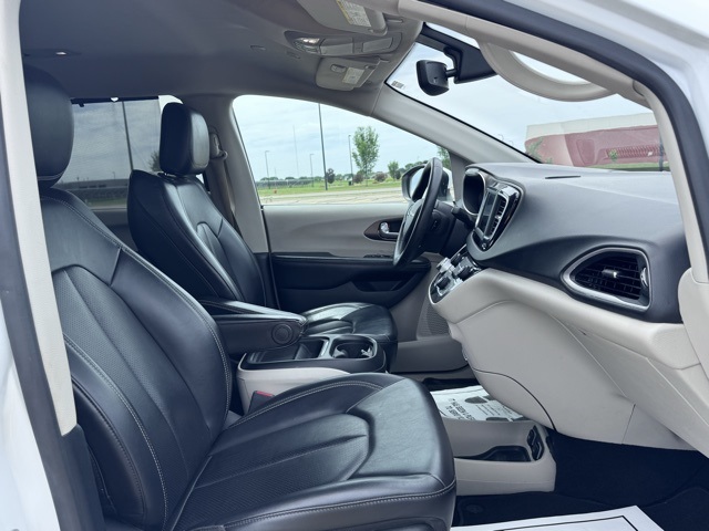 2020 Chrysler Voyager LXi