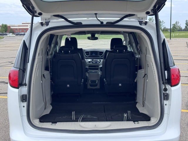 2020 Chrysler Voyager LXi