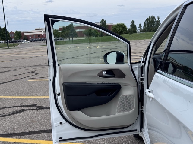 2020 Chrysler Voyager LXi