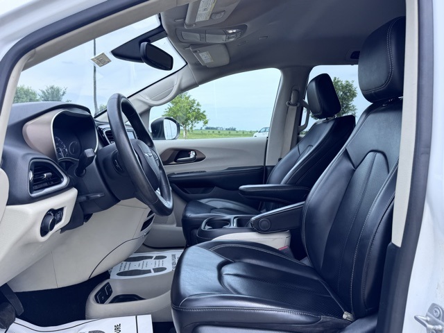2020 Chrysler Voyager LXi