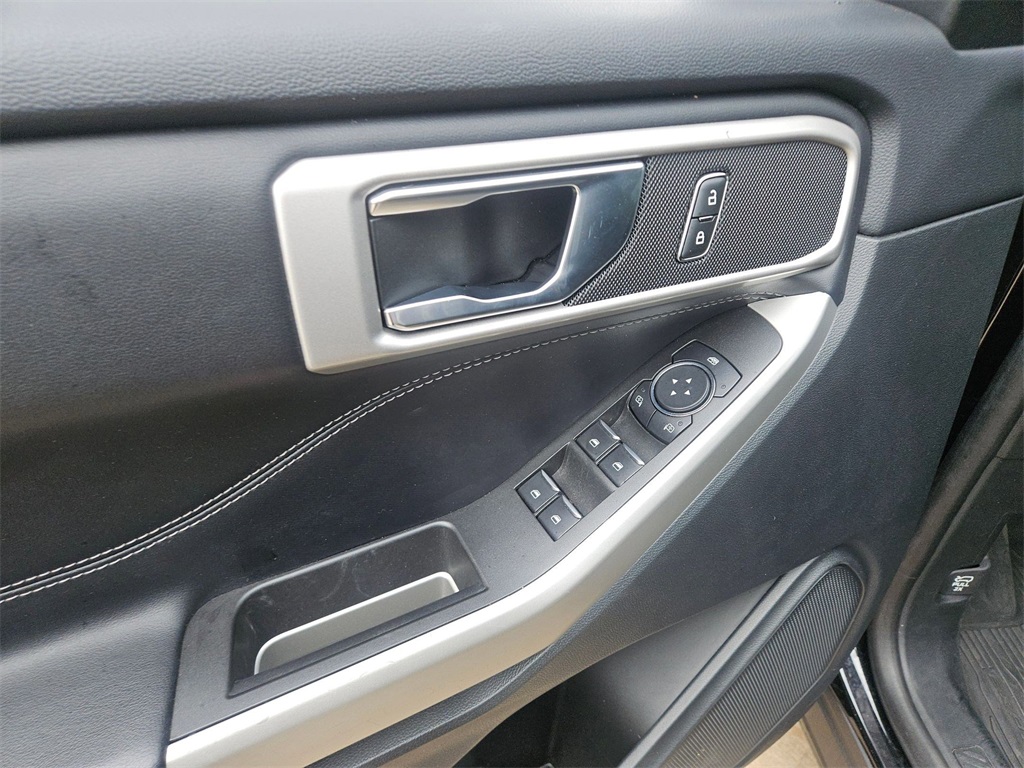 2022 Ford Explorer XLT photo 13