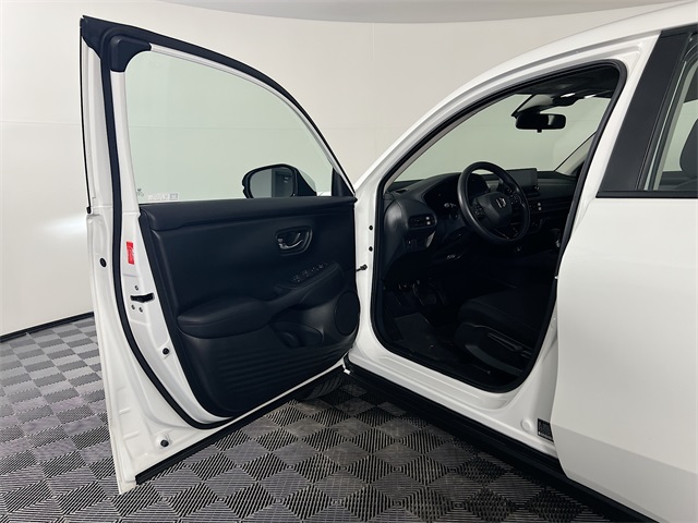 2023 Honda HR-V LX photo 3