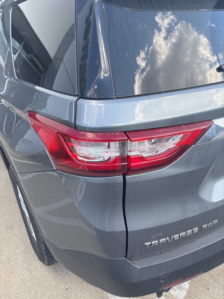 2020 Chevrolet Traverse photo 2