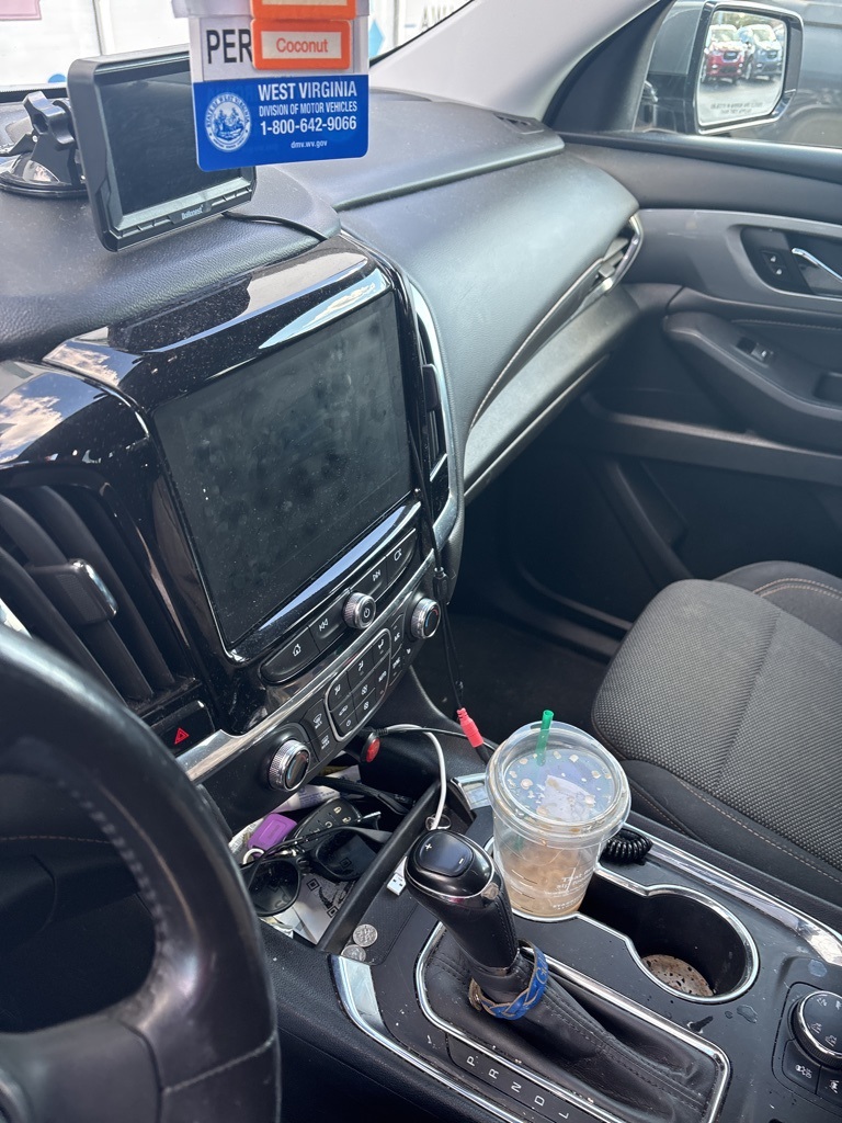 2020 Chevrolet Traverse photo 3