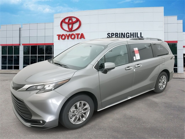 2026 Toyota Sienna XLE's photo